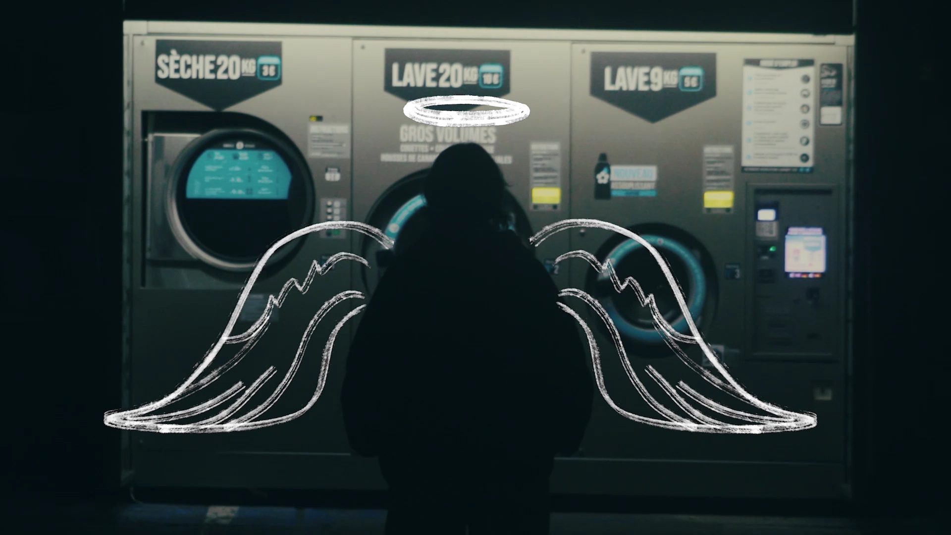 image d'une femme de dos avec des ailes et une auréole dans un style dessin